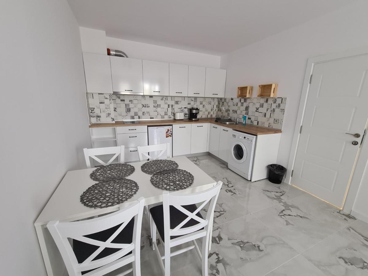 Dolphin Beach Apart Обзор Екстер'єр фото