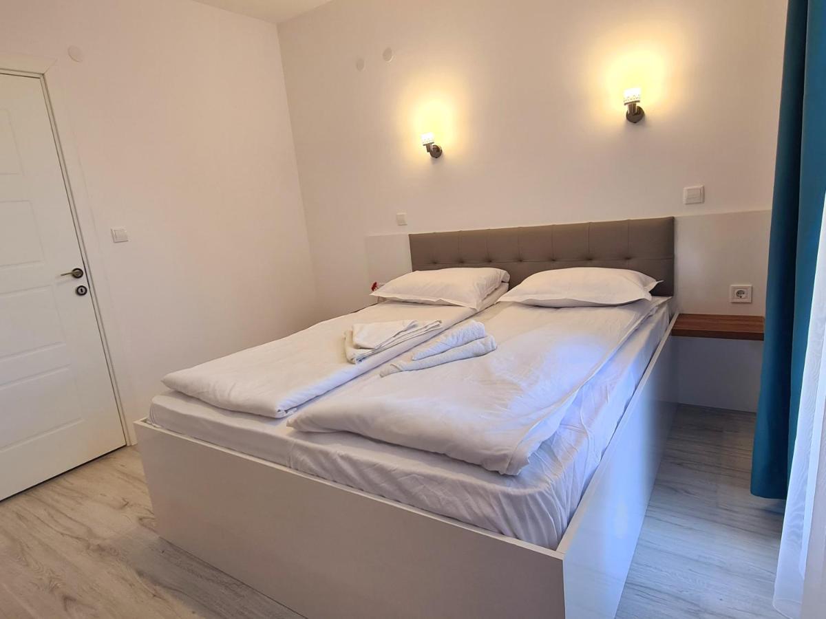 Dolphin Beach Apart Обзор Екстер'єр фото